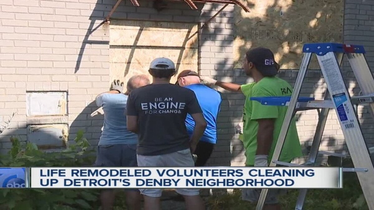 Volunteers working together